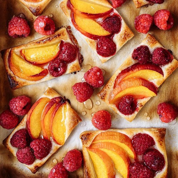 SuK-Web-Square600-Q80-S10_SuK-Web-900-Q80-S10_shortcrust-pastry-fruit-tartlets-food-flat-lay-2023-11-27-05-23-30-utc